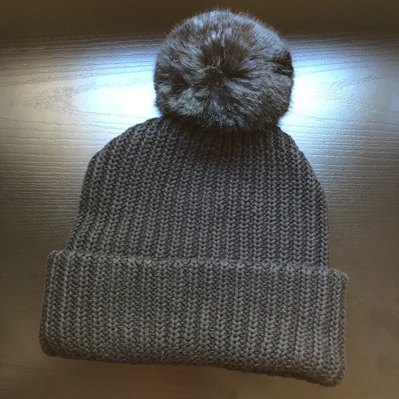 Love Your Melon Star Wars Mandalorian Baby Yoda Black Pom Beanie Knit Hat - Picture 3 of 8